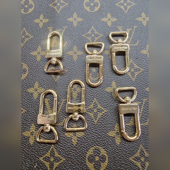 Louis Vuitton Handbags - Louis Vuitton Gold Lobster Clasp X6